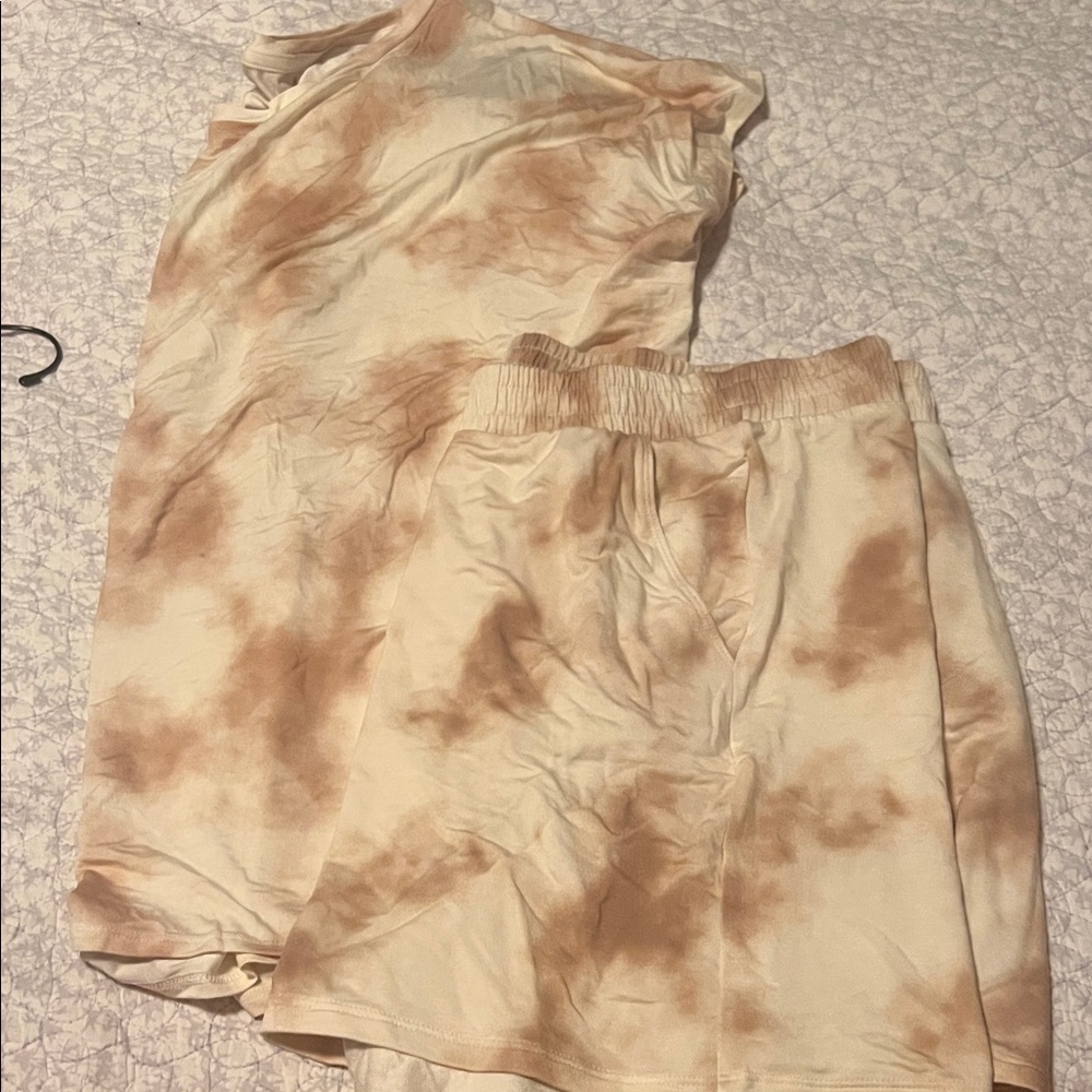 Express Cream and Brown Tie-Dye Set